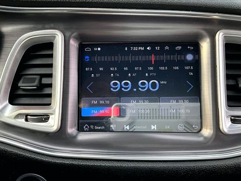 Used 2016 Dodge Challenger SXT image 31