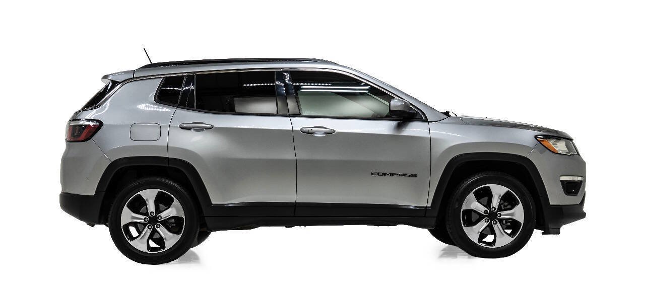 Used 2017 Jeep Compass Latitude w/ Popular Equipment Group FWD image 5