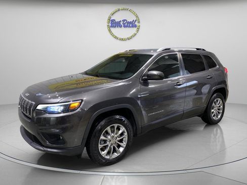 Used 2019 Jeep Cherokee Latitude Plus w/ Cold Weather Group AWD/4WD image 1