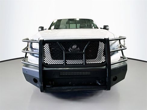 Used 2018 Nissan Titan SL w/ Midnight Edition image 4