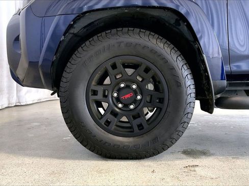 Used 2022 Toyota 4Runner SR5 Premium w/ Moonroof Package image 6