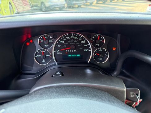 Used 2018 GMC Savana 2500 w/ Communications Package image 2