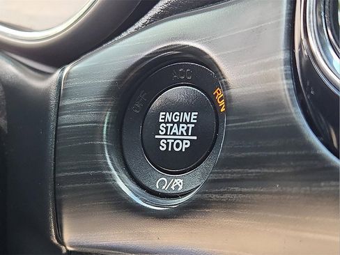 Used 2019 Jeep Grand Cherokee Altitude image 24