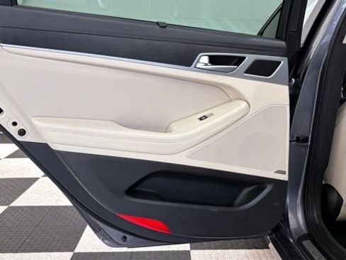 Used 2017 Genesis G80 3.8 w/ Option Group 03 image 18