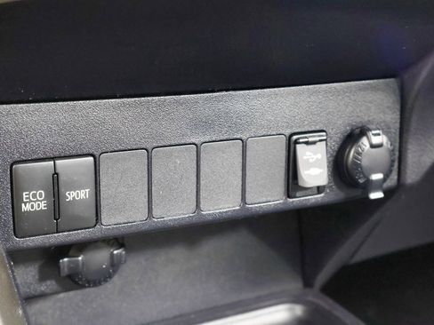 Used 2013 Toyota RAV4 LE image 33