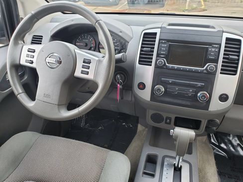 Used 2015 Nissan Frontier SV RWD image 39