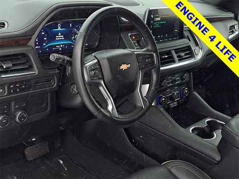 Used 2024 Chevrolet Suburban Premier image 7