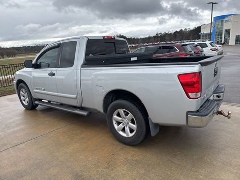 Used 2014 Nissan Titan SV w/ SV Value Truck Package image 10