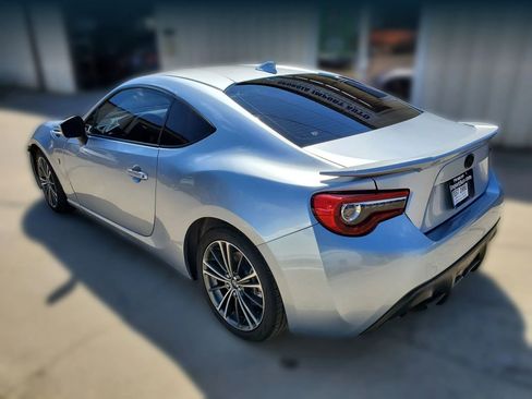 Used 2017 Toyota 86 image 6