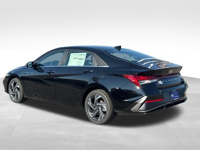 New 2026 Hyundai Elantra Limited FWD image 3