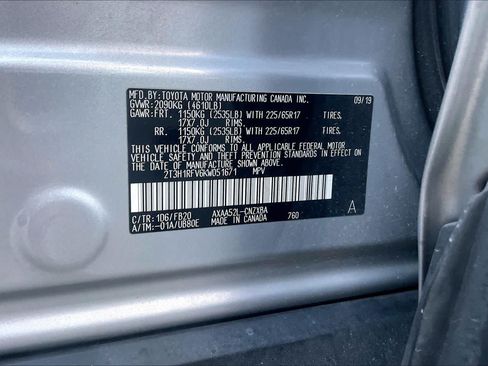 Used 2019 Toyota RAV4 LE FWD image 32