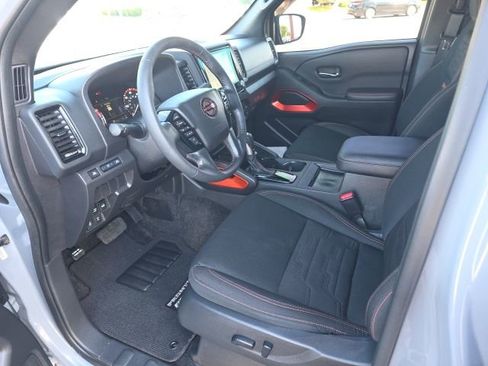 Used 2024 Nissan Frontier PRO-4X AWD/4WD image 9
