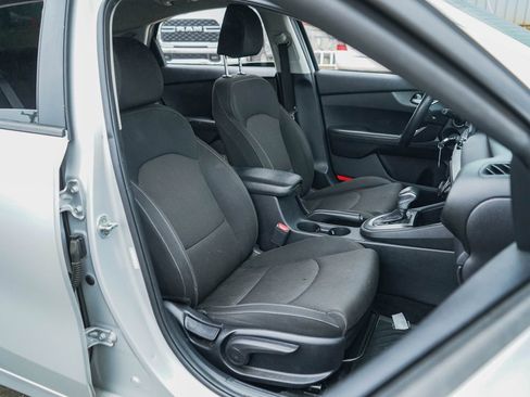 Used 2019 Kia Forte LXS image 11