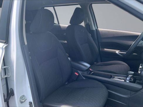 Used 2023 Nissan Kicks SV FWD image 9