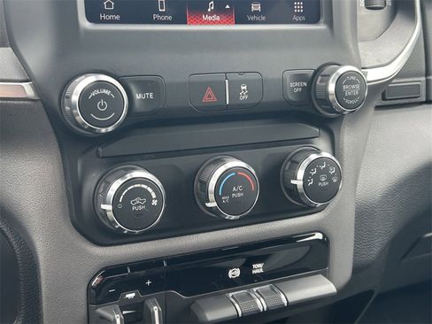 Used 2024 RAM 2500 Big Horn image 33