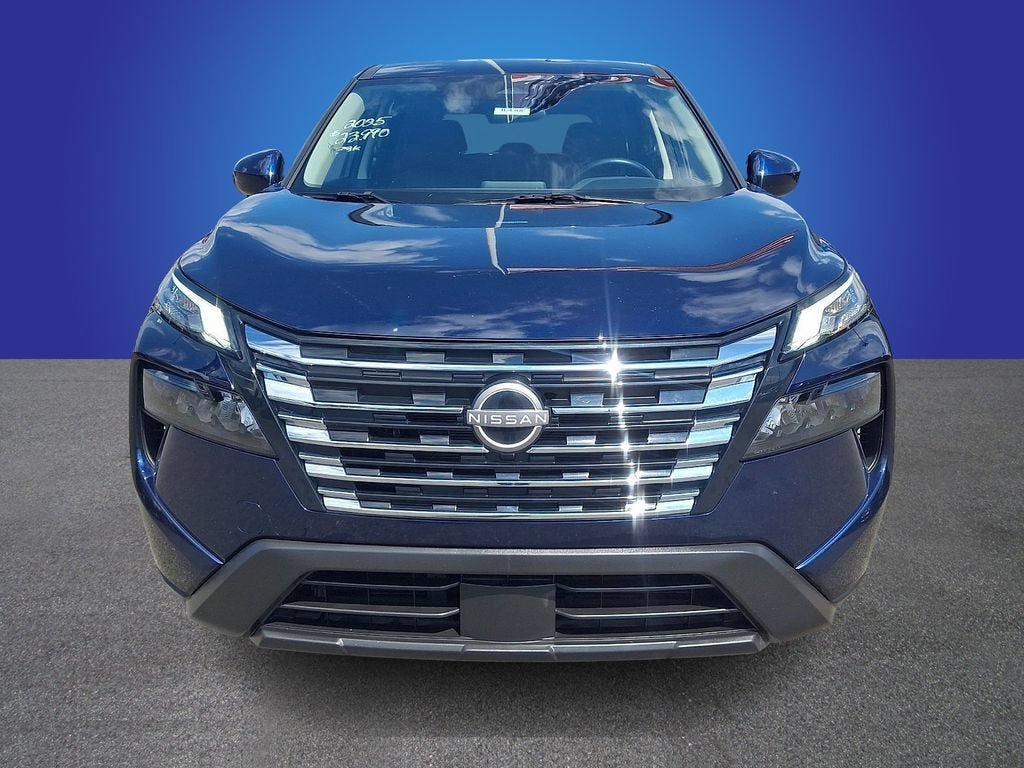 Used 2025 Nissan Rogue SV AWD/4WD image 2