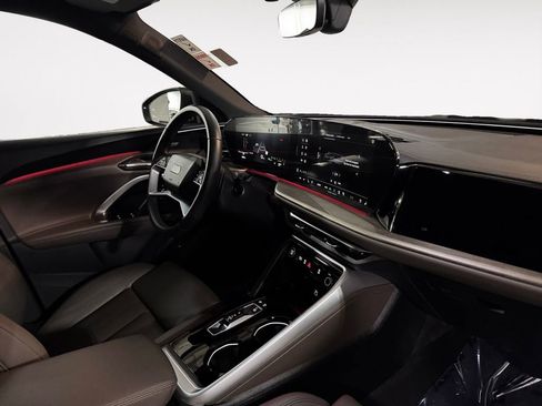 Certified 2025 Audi Q5 Premium Plus w/ Premium Plus AWD/4WD image 9