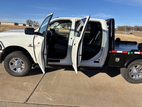 Used 2016 RAM 2500 SLT image 8