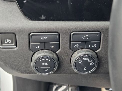 Used 2023 Chevrolet Silverado 1500 LT image 26