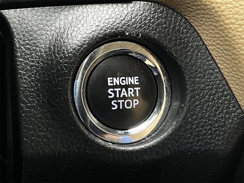 Used 2023 Toyota RAV4 XLE Premium image 19