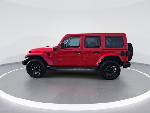 Used 2025 Jeep Wrangler Unlimited Sahara AWD/4WD image 5