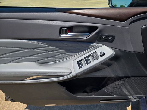 Used 2019 Toyota Avalon Limited FWD image 29