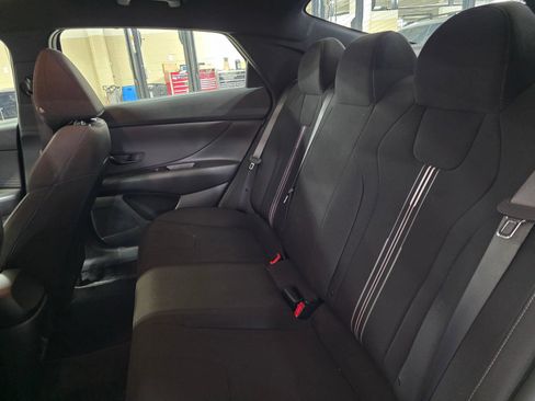 Certified 2025 Hyundai Elantra Sport FWD image 11