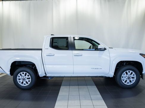 New 2026 Toyota Tacoma SR5 AWD/4WD image 3
