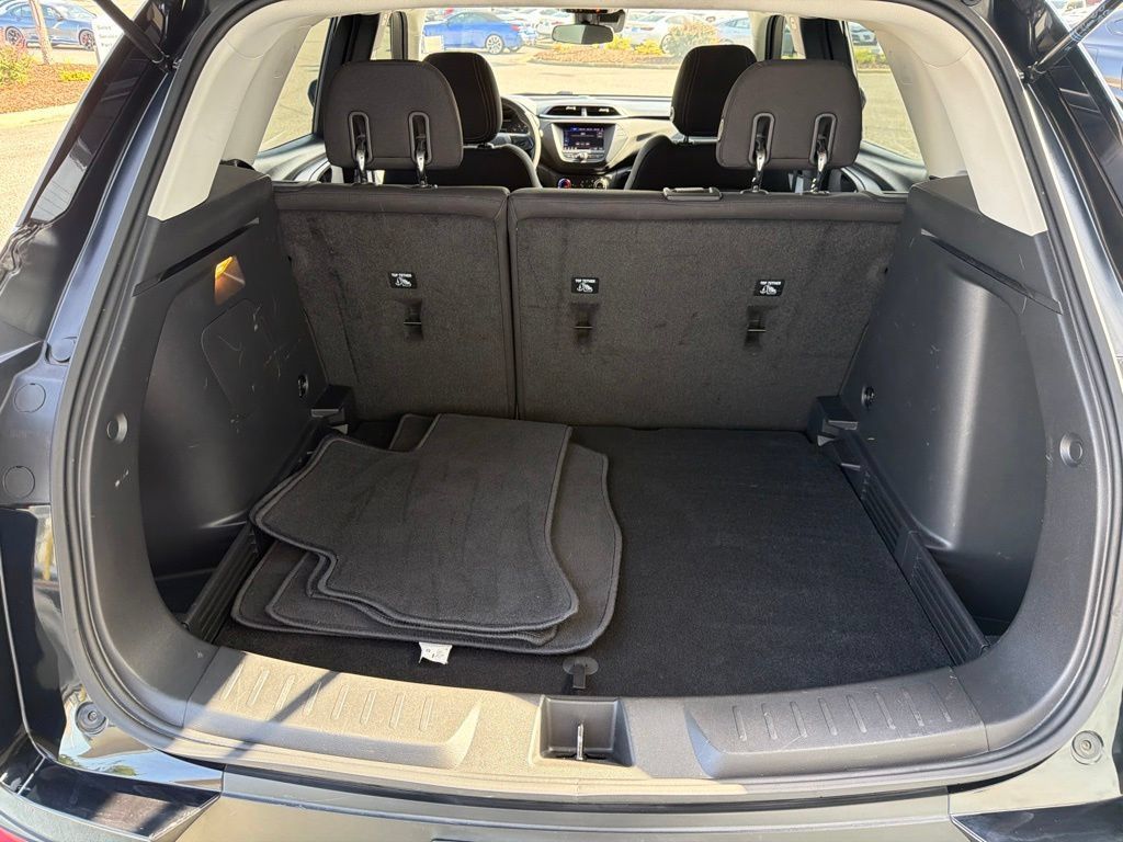 Used 2023 Chevrolet TrailBlazer LT FWD image 16