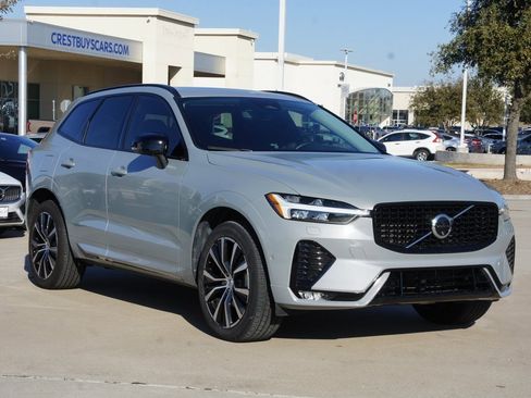 Certified 2024 Volvo XC60 B5 Plus w/ Climate Package image 4