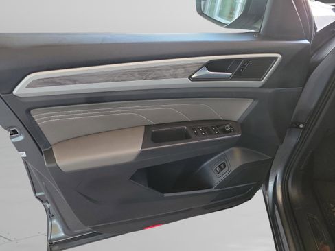 Used 2021 Volkswagen Atlas Cross Sport SE w/ Panoramic Sunroof Package FWD image 6