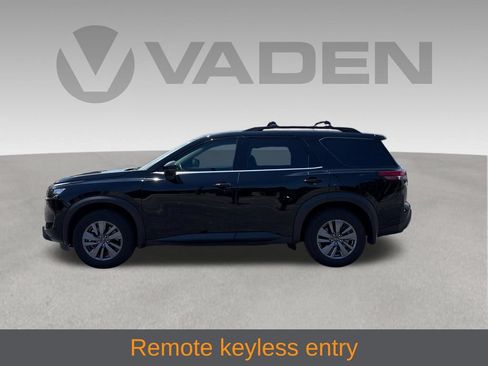 Used 2025 Nissan Pathfinder SV w/ SV Premium Package FWD image 5