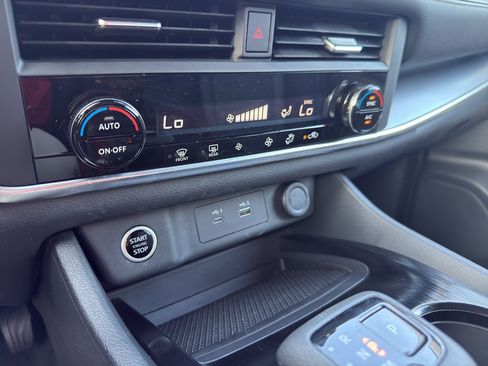 Used 2023 Nissan Rogue SV FWD image 17