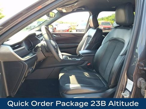 Used 2024 Jeep Grand Cherokee L Laredo AWD/4WD image 2