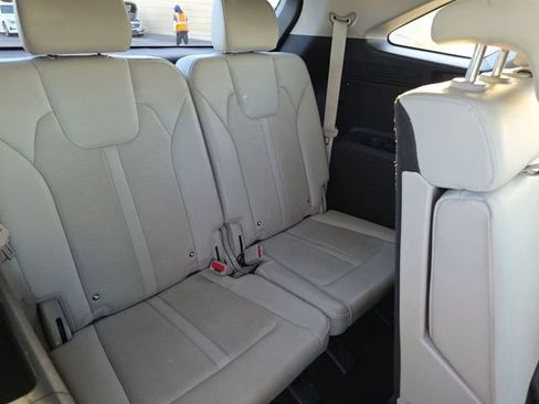 Certified 2024 Kia Sorento S w/ Panoramic Sunroof Package FWD image 9