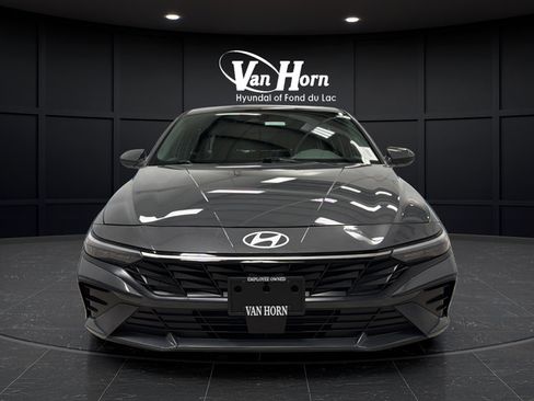 Used 2024 Hyundai Elantra SEL w/ Convenience Package FWD image 2
