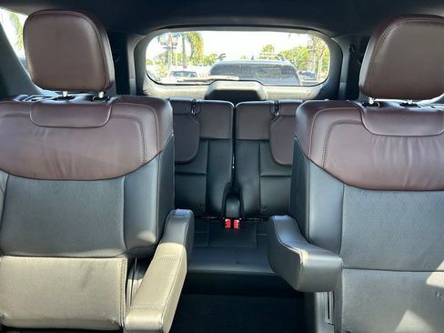 Used 2023 Ford Explorer Platinum w/ Technology Package AWD/4WD image 13