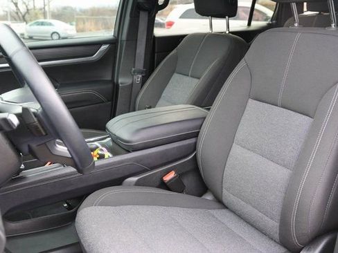 Used 2025 GMC Acadia Elevation FWD image 12