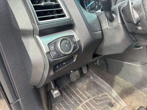 Used 2016 Ford Explorer XLT w/ Equipment Group 202A AWD/4WD image 22