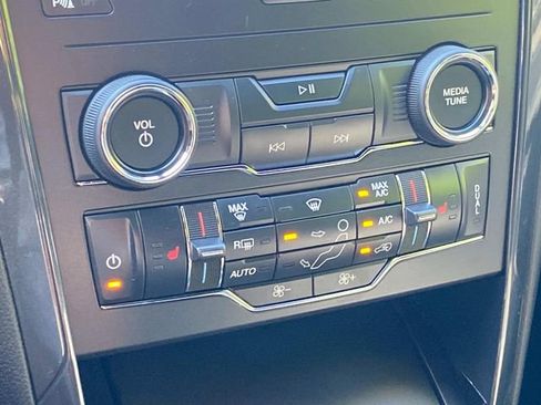 Used 2019 Ford Explorer XLT w/ Equipment Group 201A FWD image 27
