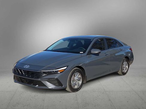New 2026 Hyundai Elantra SE image 4