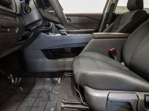 Used 2023 Nissan Rogue S FWD image 11