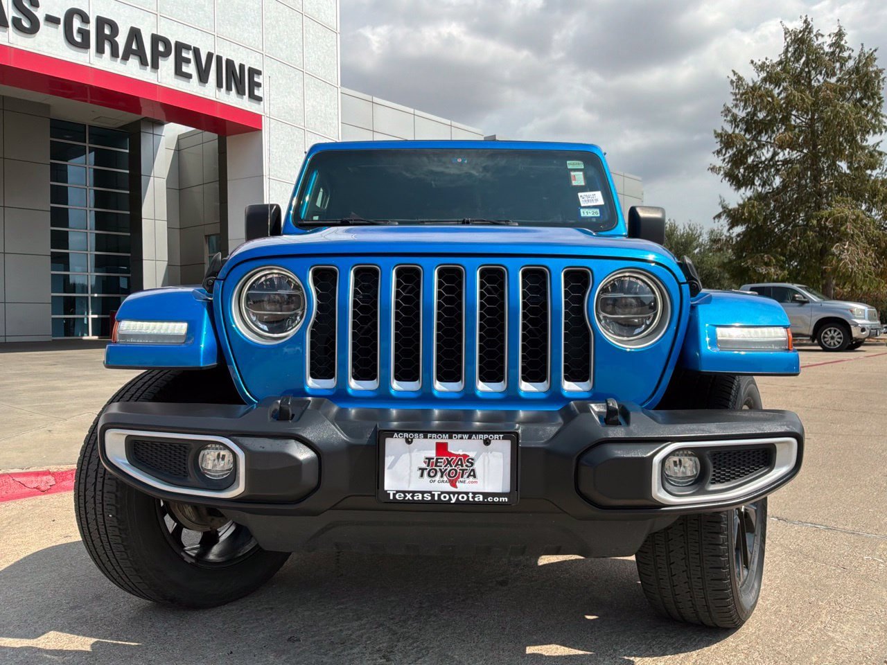 Used 2021 Jeep Wrangler Unlimited Sahara w/ Cold Weather Group AWD/4WD image 3