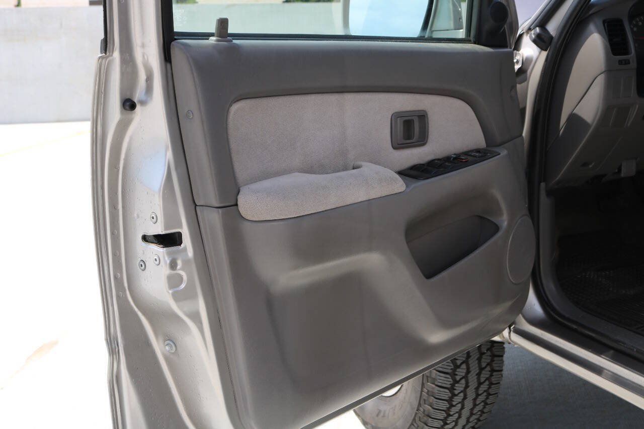 Used 2002 Toyota 4Runner SR5 AWD/4WD image 75