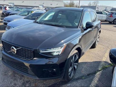 Used 2023 Volvo XC40 B5 Plus w/ Driver Assist Package image 15