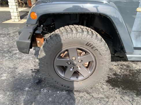 Used 2016 Jeep Wrangler Unlimited Sport AWD/4WD image 12