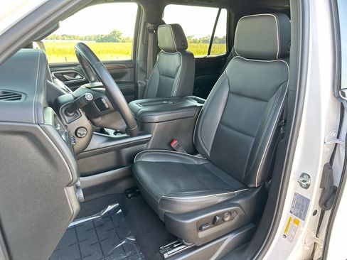 Used 2021 Chevrolet Tahoe Premier w/ Premium Package image 11