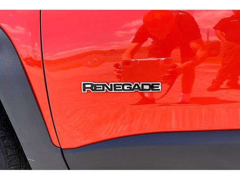 Used 2021 Jeep Renegade Latitude FWD image 37