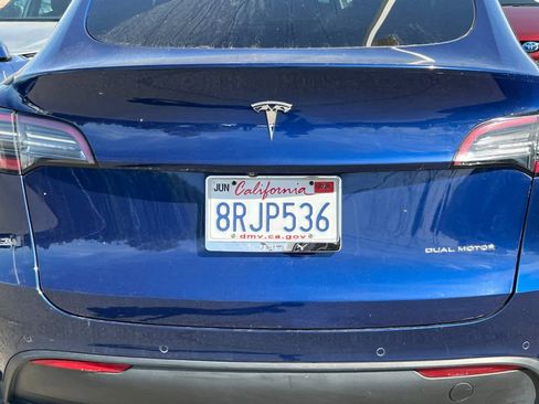 Used 2020 Tesla Model Y Long Range image 19