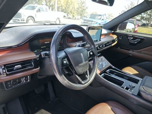 Used 2023 Lincoln Aviator Grand Touring image 11